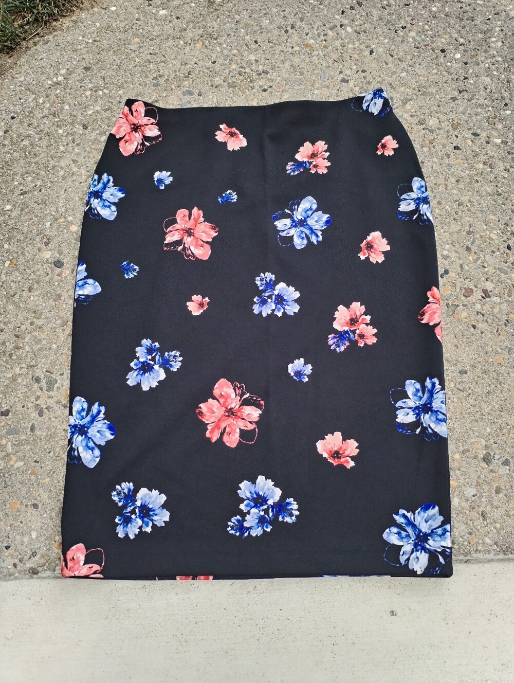 Vince Camuto Black floral print polyester pencil skirt